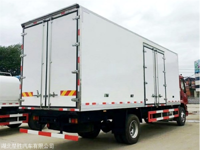 解放龍V6.8米冷藏車(chē)保溫車(chē)價(jià)格優(yōu)惠 汽車(chē)廂體制造